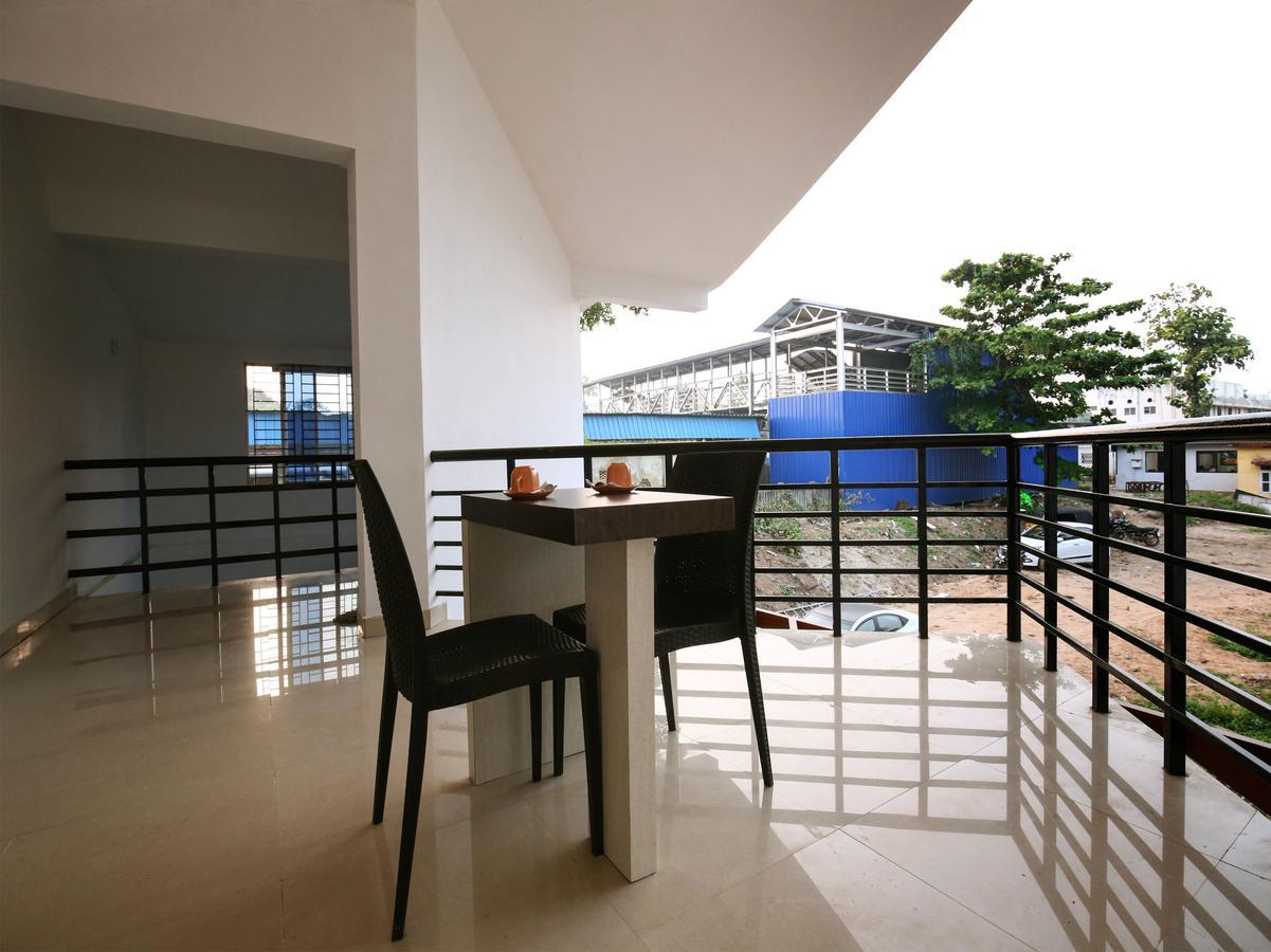 Oyo 10152 Rail View Residency Hotell Alappuzha Eksteriør bilde
