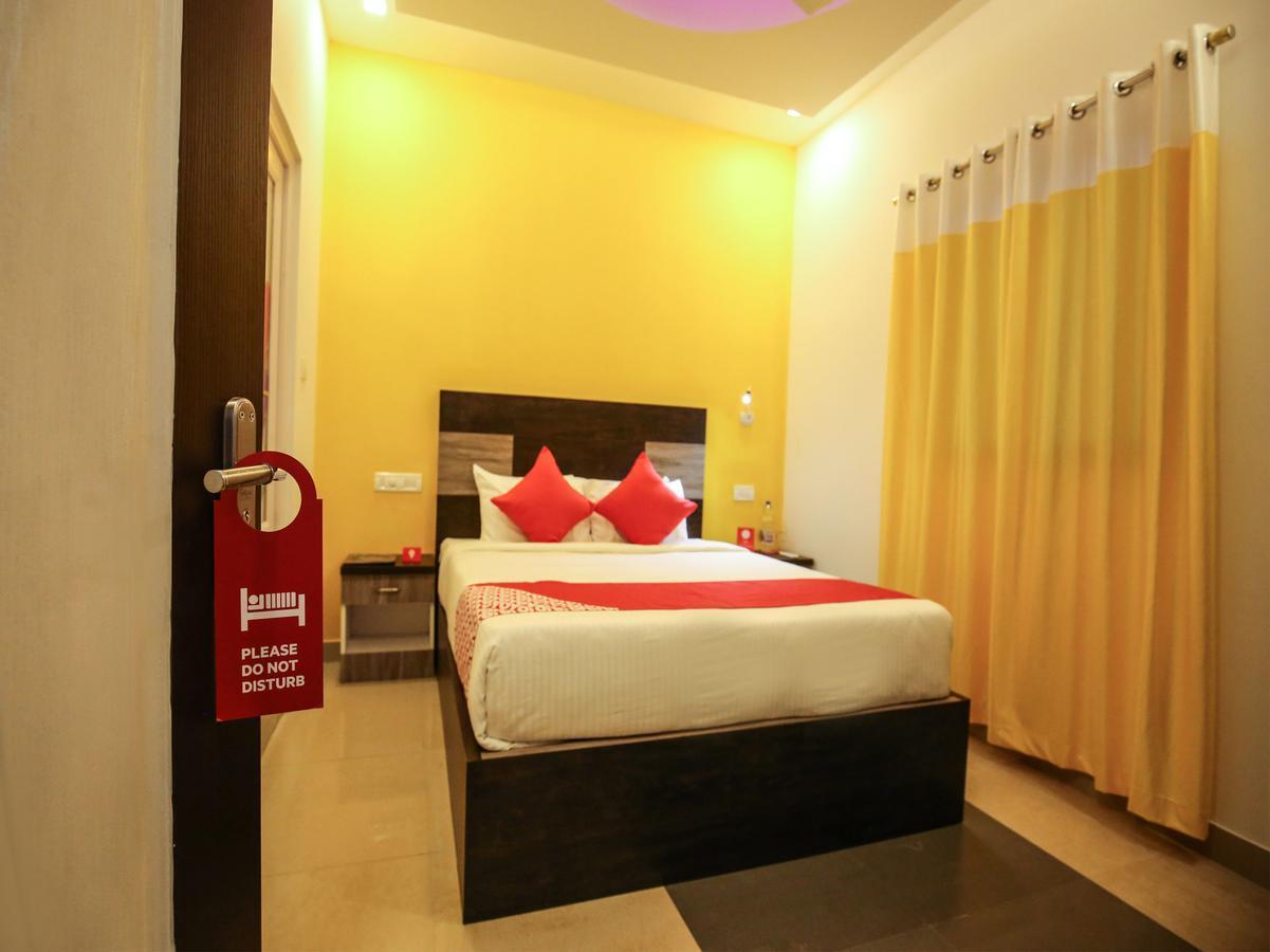 Oyo 10152 Rail View Residency Hotell Alappuzha Eksteriør bilde